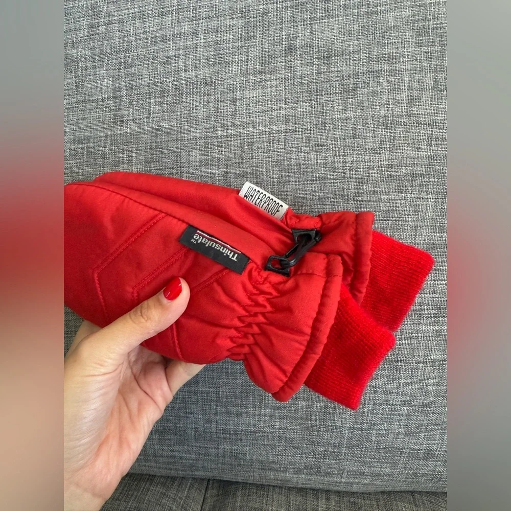 Kids red snow mittens